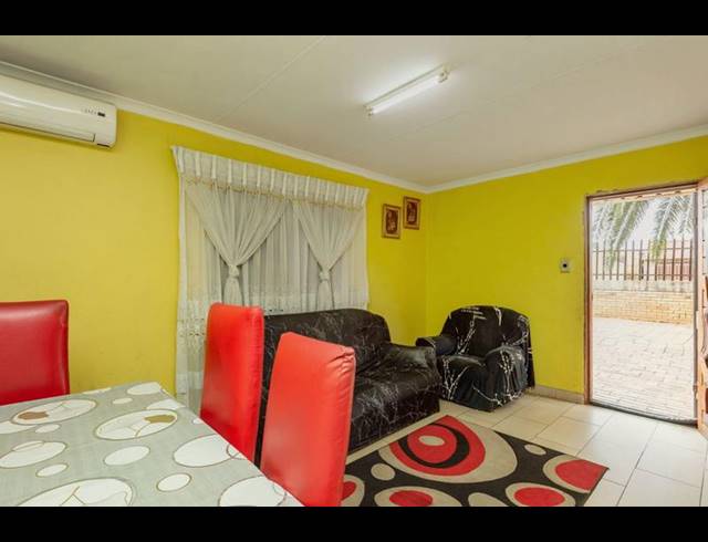 4 BEDROOM HOUSE FOR SALE IN LENASIA SOUTH